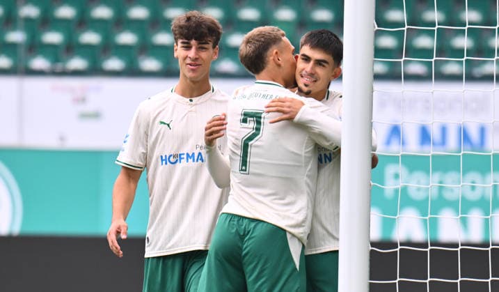 03.10.2026 - Fussball - Saison 2026 2027 - Regionalliga Bayern - 12. Spieltag: SpVgg Greuther Fürth Fuerth II U23 ( Kleeblatt ) - FC Bayern München II FCB - - xwoxzix - Torjubel Jubel Freude nach Treffer Tor Torschuß zum 1:0 durch Aaron Keller (17, SpVgg Greuther Fürth II ) -