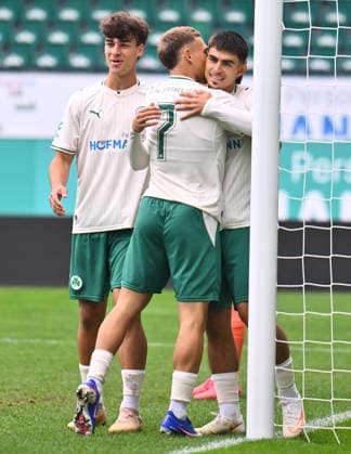 03.10.2026 - Fussball - Saison 2026 2027 - Regionalliga Bayern - 12. Spieltag: SpVgg Greuther Fürth Fuerth II U23 ( Kleeblatt ) - FC Bayern München II FCB - - xwoxzix - Torjubel Jubel Freude nach Treffer Tor Torschuß zum 1:0 durch Aaron Keller (17, SpVgg Greuther Fürth II ) -