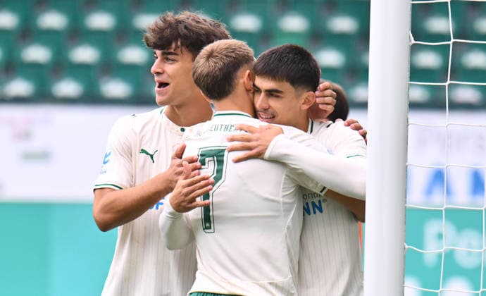 03.10.2026 - Fussball - Saison 2026 2027 - Regionalliga Bayern - 12. Spieltag: SpVgg Greuther Fürth Fuerth II U23 ( Kleeblatt ) - FC Bayern München II FCB - - xwoxzix - Torjubel Jubel Freude nach Treffer Tor Torschuß zum 1:0 durch Aaron Keller (17, SpVgg Greuther Fürth II ) -