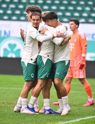 03.10.2026 - Fussball - Saison 2026 2027 - Regionalliga Bayern - 12. Spieltag: SpVgg Greuther Fürth Fuerth II U23 ( Kleeblatt ) - FC Bayern München II FCB - - xwoxzix - Torjubel Jubel Freude nach Treffer Tor Torschuß zum 1:0 durch Aaron Keller (17, SpVgg Greuther Fürth II ) -