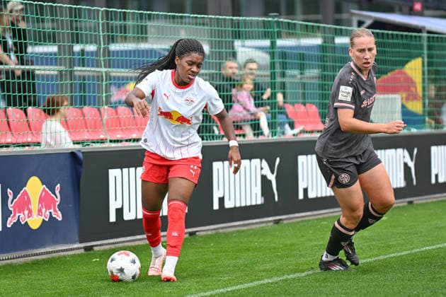 Fußball I Frauen I Saison 2026-2027 I Bundesliga I 6. Spieltag I RB Leipzig - 1. FSV Mainz 05 I 03.10.2026 Delice Boboy (17, Rasenballsport Leipzig), Johanna Maria Berg (9, 1. FSV Mainz 05) Leipzig RB Trainingszentrum, Cottaweg 7 Sachsen Deutschland Copyright: xLobeca InesxHähnelx
