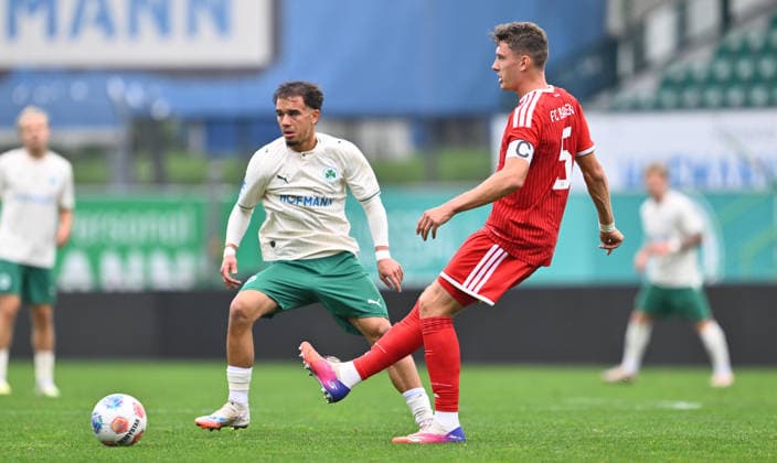 03.10.2026 - Fussball - Saison 2026 2027 - Regionalliga Bayern - 12. Spieltag: SpVgg Greuther Fürth Fuerth II U23 ( Kleeblatt ) - FC Bayern München II FCB - - xwoxzix - Olgherto Balliu (40, SpVgg Greuther Fürth II ) David Heindl (5, FC Bayern München II )