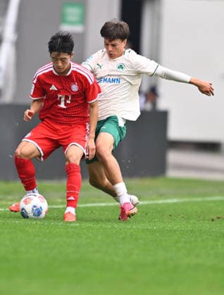 03.10.2026 - Fussball - Saison 2026 2027 - Regionalliga Bayern - 12. Spieltag: SpVgg Greuther Fürth Fuerth II U23 ( Kleeblatt ) - FC Bayern München II FCB - - xwoxzix - Doyeon Kim (3, FC Bayern München II ) Dominik Spath (9, SpVgg Greuther Fürth II )