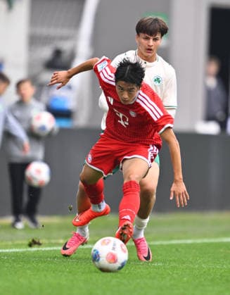 03.10.2026 - Fussball - Saison 2026 2027 - Regionalliga Bayern - 12. Spieltag: SpVgg Greuther Fürth Fuerth II U23 ( Kleeblatt ) - FC Bayern München II FCB - - xwoxzix - Doyeon Kim (3, FC Bayern München II ) Dominik Spath (9, SpVgg Greuther Fürth II )