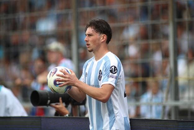 Fussball, Herren, Regionalliga Bayern, Saison 2026 2027, TSV 1860 München - SpVgg Ansbach, Grünwalder Stadion Lance Fiedler (TSV 1860 München) beim Einwurf
