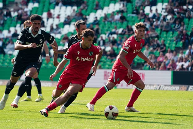 Deutschland: Fussball Testspiel Vereine 2026 2027, Freundschaftsspiel - Hannover 96 vs SC Verl - Heinz von Heiden Arena (Hannover): Torchance Taycan Etcibasi (Hannover 96, 28) Copyright: xAymanxAlahmedx