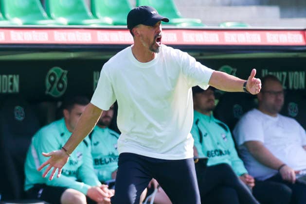 Trainer Sandro Wagner (Hannover 96) gestikuliert waehrend des Freundschaftsspiels zwischen Hannover 96 und dem SC Verl, Heinz von Heiden Arena am 03. October 2026 in Hannover, Deutschland. (Foto von Marco Steinbrenner DeFodi Images) +++ Trainer Sandro Wagner (Hannover 96) gestures during the Friendly match between Hannover 96 and SC Verl at Heinz von Heiden Arena on October 3, 2026 in Hannover, Germany. (Photo by Marco Steinbrenner DeFodi Images) (Photo by Marco Steinbrenner DeFodi Images) -