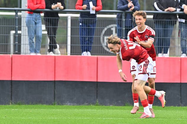 03.10.2025 - Fussball - Saison 2025 2026 - Regionalliga Bayern - 12. Spieltag: 1. FC Nürnberg II FCN ( Club) - FC Augsburg 2 FCA Augsburg - MeZi - xmexzix - Torjubel Jubel Freude nach Treffer Tor Torschuß zum 1:0 durch Luca Horst (42, 1. FC Nürnberg FCN II )