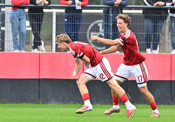 03.10.2025 - Fussball - Saison 2025 2026 - Regionalliga Bayern - 12. Spieltag: 1. FC Nürnberg II FCN ( Club) - FC Augsburg 2 FCA Augsburg - MeZi - xmexzix - Torjubel Jubel Freude nach Treffer Tor Torschuß zum 1:0 durch Luca Horst (42, 1. FC Nürnberg FCN II )