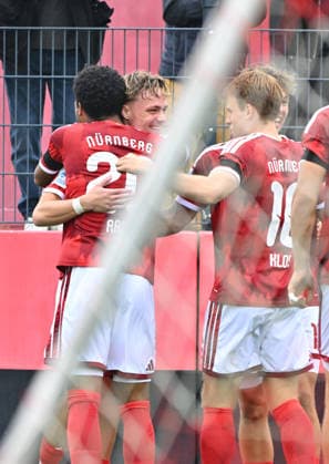 03.10.2025 - Fussball - Saison 2025 2026 - Regionalliga Bayern - 12. Spieltag: 1. FC Nürnberg II FCN ( Club) - FC Augsburg 2 FCA Augsburg - MeZi - xmexzix - Torjubel Jubel Freude nach Treffer Tor Torschuß zum 1:0 durch Luca Horst (42, 1. FC Nürnberg FCN II )