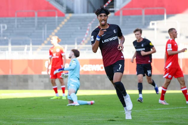 03.10.2026, xusrbx, Fussball Regionalliga Suedwest, FSV Mainz 05 U23 - SC Freiburg II v.l. Krish Raweri (SC Freiburg II, 7), macht das Tor zum 1:0 in der 17. Spielminute, Torjubel, Mainz