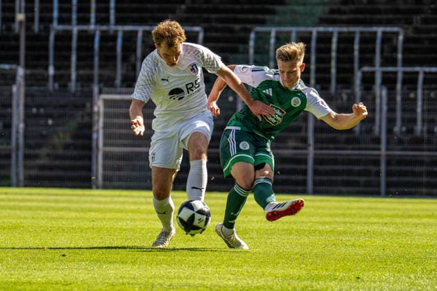 03.10.2026, xdaymx, Fussball Regionalliga Suedwest, FC 08 Homburg - SG Barockstadt Fulda-Lehnerz. vl. Moritz Dittmann (SG Barockstadt Fulda-Lehnerz) und Jan-Erik Eichhorn (FC 08 Homburg) im Zweikampf Homburg