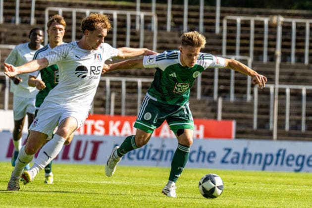 03.10.2026, xdaymx, Fussball Regionalliga Suedwest, FC 08 Homburg - SG Barockstadt Fulda-Lehnerz. vl. Moritz Dittmann (SG Barockstadt Fulda-Lehnerz) und Jan-Erik Eichhorn (FC 08 Homburg) im Zweikampf. Homburg