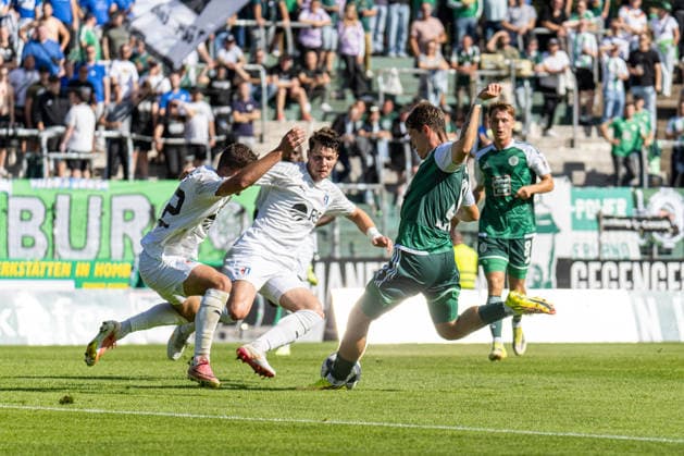 03.10.2026, xdaymx, Fussball Regionalliga Suedwest, FC 08 Homburg - SG Barockstadt Fulda-Lehnerz. Marc Ehrhart (FC 08 Homburg) mit dem Schussversuch. Homburg