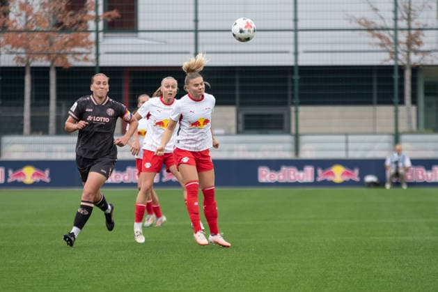 Google Pixel Frauen-Bundesliga, RB Leipzig - FSV Mainz 05; 03.10.2026 Therese Simonsson (27, RB Leipzig) mit Kopf. Fußball, Google Pixel Frauen-Bundesliga, Saison 2026 2027, 6. Spieltag: RB Leipzig vs. FSV Mainz 05 am 03.10.2026, Trainingszentrum Cottaweg, Leipzig. DFB REGULATIONS PROHIBIT ANY USE OF PHOTOGRAPHS AS IMAGE SEQUENCES AND OR QUASI-VIDEO. Copyright: xBEAUTIFULxSPORTS JanxKaeferx