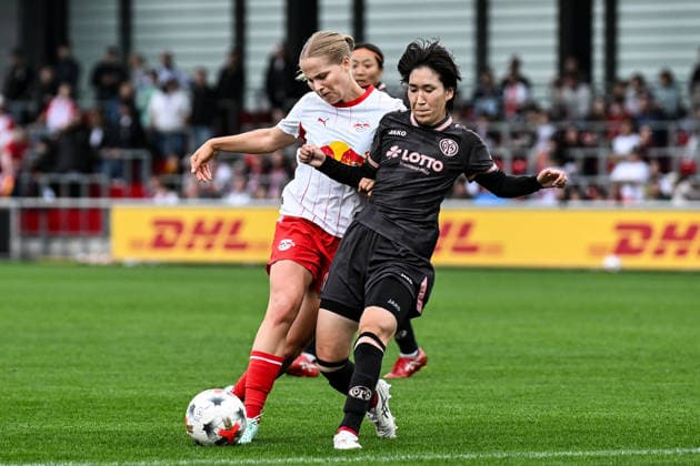Fußball I Frauen I Saison 2026-2027 I Bundesliga I 6. Spieltag I RB Leipzig - 1. FSV Mainz 05 I 03.10.2026 Zweikampf Emilia Asgeirsdottir (8, Rasenballsport Leipzig), Yurina Imai (14, 1. FSV Mainz 05) Leipzig RB Trainingszentrum, Cottaweg 7 Sachsen Deutschland Copyright: xLobeca InesxHähnelx