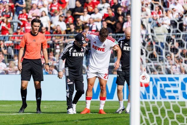 KOELN, GERMANY - OCTOBER 3, 2026: Thijs Dallinga (1. FC Köln, 27) injured himself during the friendly match between FC Viktoria Köln vs. 1. FC Köln at the Sportpark Hoehenberg on October 3, 2026 in Koeln, Germany. DFL REGULATIONS PROHIBIT ANY USE OF PHOTOGRAPHS AS IMAGE SEQUENCES AND OR QUASI-VIDEO. Nordrhein-Westfalen Germany Copyright: xLeahxKohringx