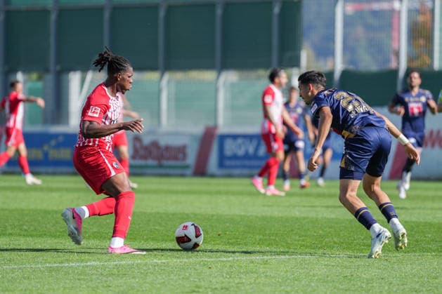 Testspiel: SC Freiburg vs FC Luzern, 03.10.2026 Cyriaque Irie (SC Freiburg, 22) im Zweikampf mit Ruben Fernandes (FC Luzern, 22) Testspiel: SC Freiburg vs FC Luzern, Europa-Park Stadion, 03.10.2026 DFB DFL REGULATIONS PROHIBIT ANY USE OF PHOTOGRAPHS AS IMAGE SEQUENCES AND OR QUASI-VIDEO. Copyright: xBEAUTIFULxSPORTS Boscox