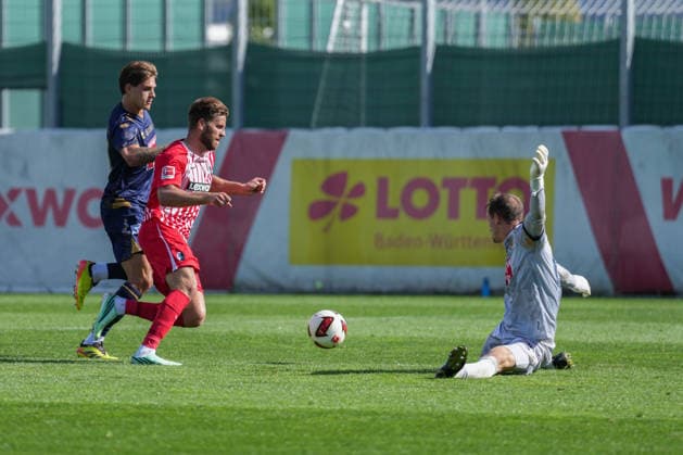 Testspiel: SC Freiburg vs FC Luzern, 03.10.2026 Lucas Höler (SC Freiburg, 9) bei seinem Tor zum 4:1 der an Raphael Radtke (FC Luzern, 63) vorbei läuft Testspiel: SC Freiburg vs FC Luzern, Europa-Park Stadion, 03.10.2026 DFB DFL REGULATIONS PROHIBIT ANY USE OF PHOTOGRAPHS AS IMAGE SEQUENCES AND OR QUASI-VIDEO. Copyright: xBEAUTIFULxSPORTS Boscox