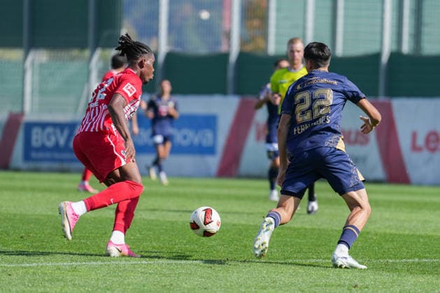 Testspiel: SC Freiburg vs FC Luzern, 03.10.2026 Cyriaque Irie (SC Freiburg, 22) im Zweikampf mit Ruben Fernandes (FC Luzern, 22) Testspiel: SC Freiburg vs FC Luzern, Europa-Park Stadion, 03.10.2026 DFB DFL REGULATIONS PROHIBIT ANY USE OF PHOTOGRAPHS AS IMAGE SEQUENCES AND OR QUASI-VIDEO. Copyright: xBEAUTIFULxSPORTS Boscox
