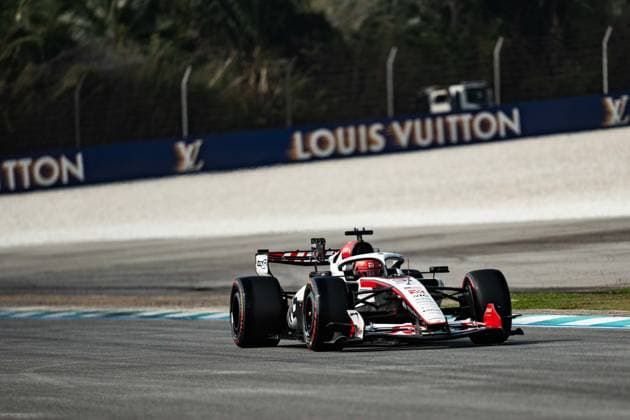Formula 1 Gulf Air Bahrain Grand Prix in Malaysia 2026 Levi Erb OVERTAKE MAXPPP - Sepang 03 10 2026 31 OCON Esteban (fra), TGR Haas F1 Team, action at the Formula 1 Gulf Air Bahrain Grand Prix 2026 in Malaysia, the 15th round of the 2026 FIA Formula 1 World Championship, WM, Weltmeisterschaft at the Sepang International circuit, from 1 to 4 October 2026 Sepang Sepang International Circuit Malaysia  Copyright: xOVERTAKE MAXPPPxLevixErbx OVT202610034745 OVT202610034745