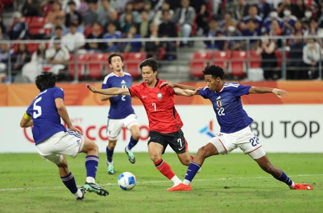 (261003) -- TOYOTA, Oct. 3, 2026 -- Eom Jisung (2nd R) of South Korean competes during the men s final match of football between South Korea and Japan at 20th Asian Games Aichi-Nagoya 2026 in Toyota of Aichi Prefecture, Japan, Oct. 3, 2026. ) (SP)JAPAN-TOYOTA-ASIAN GAMES-FOOTBALL-MEN S FINAL-KOR VS JPN JiaxHaocheng 