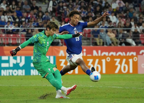 (261003) -- TOYOTA, Oct. 3, 2026 -- Goalkeeper of South Korea Kim Joonhong (L) defends during the men s final match of football between South Korea and Japan at 20th Asian Games Aichi-Nagoya 2026 in Toyota of Aichi Prefecture, Japan, Oct. 3, 2026. ) (SP)JAPAN-TOYOTA-ASIAN GAMES-FOOTBALL-MEN S FINAL-KOR VS JPN LuixSiuxWai 