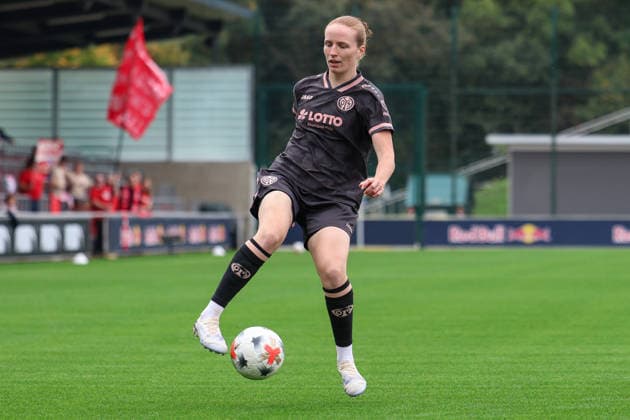 Deutschland: Fußball Google Pixel Frauen-Bundesliga 2026 - 2027, 6. Spieltag - RB Leipzig gegen FSV Mainz 05, Trainingszentrum von RB Leipzig (Leipzig): Leonie Stöhr (1. FSV Mainz 05 Frauen, 31) am Ball Copyright: xLucasxWalterx