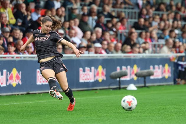 Deutschland: Fußball Google Pixel Frauen-Bundesliga 2026 - 2027, 6. Spieltag - RB Leipzig gegen FSV Mainz 05, Trainingszentrum von RB Leipzig (Leipzig):Flanke von Vital Zina Kats (1. FSV Mainz 05 Frauen, 30) Copyright: xLucasxWalterx