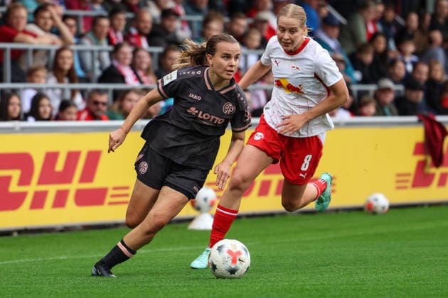 Deutschland: Fußball Google Pixel Frauen-Bundesliga 2026 - 2027, 6. Spieltag - RB Leipzig gegen FSV Mainz 05, Trainingszentrum von RB Leipzig (Leipzig): Kara Bathmann (1. FSV Mainz 05 Frauen, 4) am Ball Copyright: xLucasxWalterx