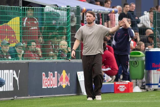 Google Pixel Frauen-Bundesliga, RB Leipzig - FSV Mainz 05; 03.10.2026 Cheftrainer Jonas Stephan (RB Leipzig). Fußball, Google Pixel Frauen-Bundesliga, Saison 2026 2027, 6. Spieltag: RB Leipzig vs. FSV Mainz 05 am 03.10.2026, Trainingszentrum Cottaweg, Leipzig. DFB REGULATIONS PROHIBIT ANY USE OF PHOTOGRAPHS AS IMAGE SEQUENCES AND OR QUASI-VIDEO. Copyright: xBEAUTIFULxSPORTS JanxKaeferx