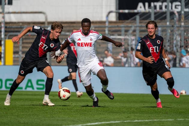 Zweikampf zwischen Tim Kloss (Viktoria Koeln, 18) und Ragnar Ache (1. FC Koeln, 09). Dabei Tobias Eisenhut (Viktoria Koeln, 06). FC Viktoria Koeln vs. FC Hansa Rostock , Fussball, 3. Liga, 05. Spieltag, Saison 2026 2027, 11.09.2026 DFL DFB Regulations prohibit any use of Photographs as image sequences and or Quasivideo FC Viktoria Koeln vs. FC Hansa Rostock, Fussball, 3. Liga, 05. Spieltag, Saison 2026 2027, 11.09.2026 Koeln Copyright: xEibner-Pressefoto ThomasxHaeslerx EP_THR