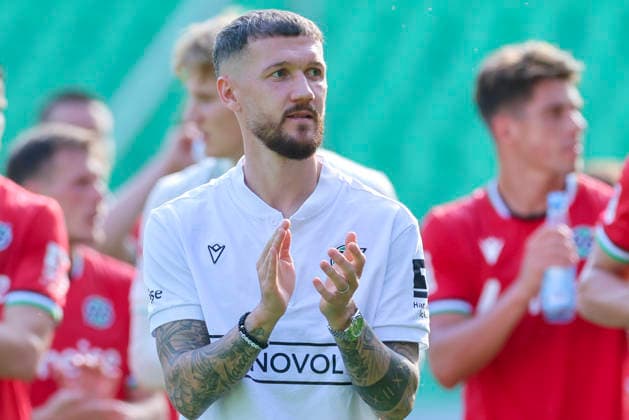 Marcel Hartel (Hannover 96) jubelt waehrend des Freundschaftsspiels zwischen Hannover 96 und dem SC Verl, Heinz von Heiden Arena am 03. October 2026 in Hannover, Deutschland. (Foto von Marco Steinbrenner DeFodi Images) +++ Marcel Hartel (Hannover 96) cheers during the Friendly match between Hannover 96 and SC Verl at Heinz von Heiden Arena on October 3, 2026 in Hannover, Germany. (Photo by Marco Steinbrenner DeFodi Images) (Photo by Marco Steinbrenner DeFodi Images) -