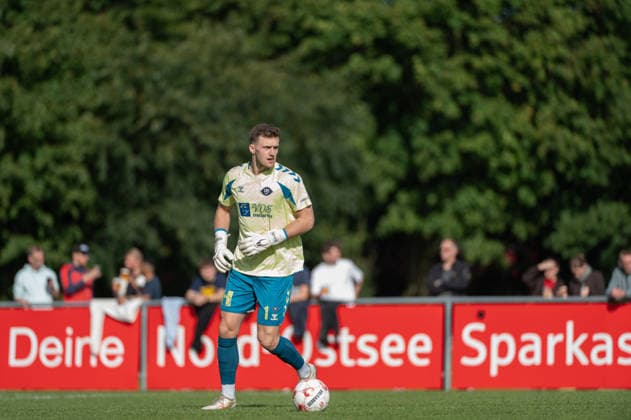 03.10.2026, GER, Fussball, Regionalliga Nord, 12.Spieltag, Saison 2026 2027, Flensburg, Manfred-Werner-Stadion, SC Weiche Flensburg vs VfB Oldenburg, Jhonny PEITZMEIER ( VfB Oldenburg 1 ) Flensburg Manfred-Werner-Stadion Schleswig-Holstein Deutschland Copyright: xnordphotoxGmbHx xRojahnx