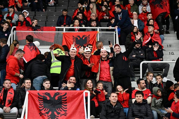 LKS 20261003 Albanian fans cheer during the UEFA Nations League Group C1 football match between Finland and Albania in Helsinki, Finland, on October 3, 2026. - EMMI KORHONEN Helsinki Finland HtBB1qUPEbs  Copyright: xEmmixKorhonenx HtBB1qUPEbs