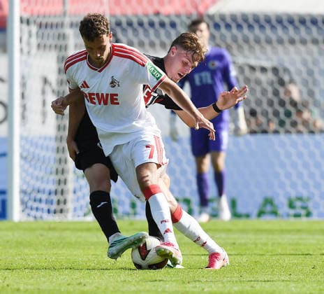 03.10.2026, xophax, Fussball 1.Bundesliga, 1.FC Koeln. Länderspielpause : Freundschaftsspiel : Viktoria Köln gegen 1.FC Köln . Luca Waldschmidt , links ( 1.FC Köln ) und Niklas Swider , hinten ( Viktoria Köln ) Koeln