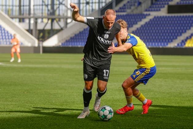 03.10.2026, Stadionplein, Leeuwarden, GER, Testspiel: SV Meppen vs SC Cambuur, Jannic Ehlers (SV Meppen 17) DFL REGULATIONS PROHIBIT ANY USE OF PHOTOGRAPHS AS IMAGE SEQUENCES AND OR QUASI-VIDEO. Leeuwarden Friesland Niederlande Stadionplein