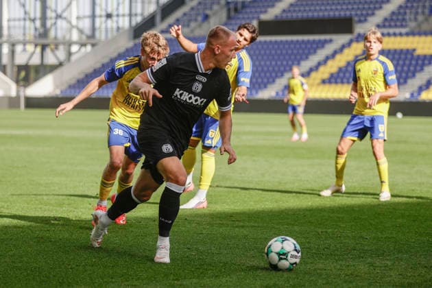 03.10.2026, Stadionplein, Leeuwarden, GER, Testspiel: SV Meppen vs SC Cambuur, Jannic Ehlers (SV Meppen 17) DFL REGULATIONS PROHIBIT ANY USE OF PHOTOGRAPHS AS IMAGE SEQUENCES AND OR QUASI-VIDEO. Leeuwarden Friesland Niederlande Stadionplein