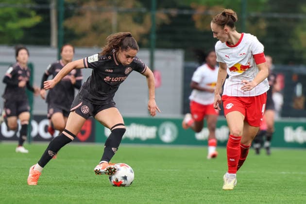Deutschland: Fußball Google Pixel Frauen-Bundesliga 2026 - 2027, 6. Spieltag - RB Leipzig gegen FSV Mainz 05, Trainingszentrum von RB Leipzig (Leipzig): Vital Zina Kats (1. FSV Mainz 05 Frauen, 30) am Ball Copyright: xLucasxWalterx