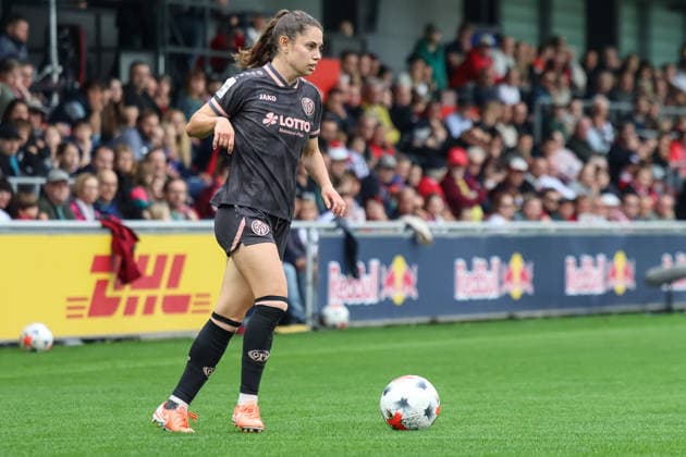 Deutschland: Fußball Google Pixel Frauen-Bundesliga 2026 - 2027, 6. Spieltag - RB Leipzig gegen FSV Mainz 05, Trainingszentrum von RB Leipzig (Leipzig): Vital Zina Kats (1. FSV Mainz 05 Frauen, 30) am Ball Copyright: xLucasxWalterx