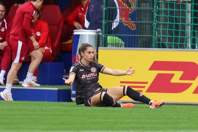 Deutschland: Fußball Google Pixel Frauen-Bundesliga 2026 - 2027, 6. Spieltag - RB Leipzig gegen FSV Mainz 05, Trainingszentrum von RB Leipzig (Leipzig): Foul an Vital Zina Kats (1. FSV Mainz 05 Frauen, 30) Copyright: xLucasxWalterx