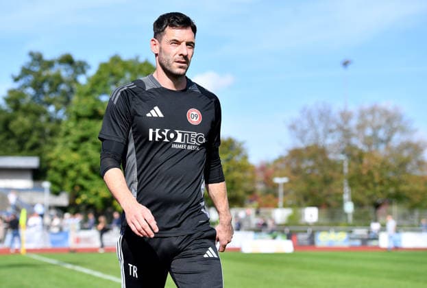 Fußball Herren Regionalliga West Saison 2026 2027 25. Spieltag: VfB 03 Hilden - SV Bergisch Gladbach am 03.10.26 am Stadion Am Bandsbusch in Hilden Kevin Kruth ( Trainer SV Bergisch Gladbach ) Nordrhein-Westfalen Deutschland