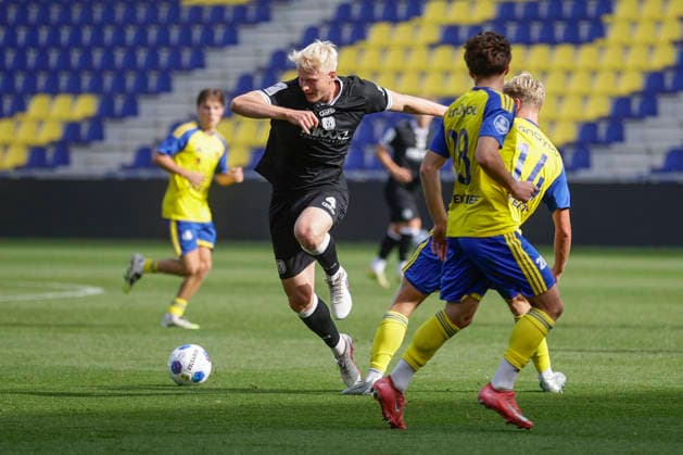 03.10.2026, Stadionplein, Leeuwarden, GER, Testspiel: SV Meppen vs SC Cambuur, Jona Borsum (SV Meppen 4) DFL REGULATIONS PROHIBIT ANY USE OF PHOTOGRAPHS AS IMAGE SEQUENCES AND OR QUASI-VIDEO. Leeuwarden Friesland Niederlande Stadionplein