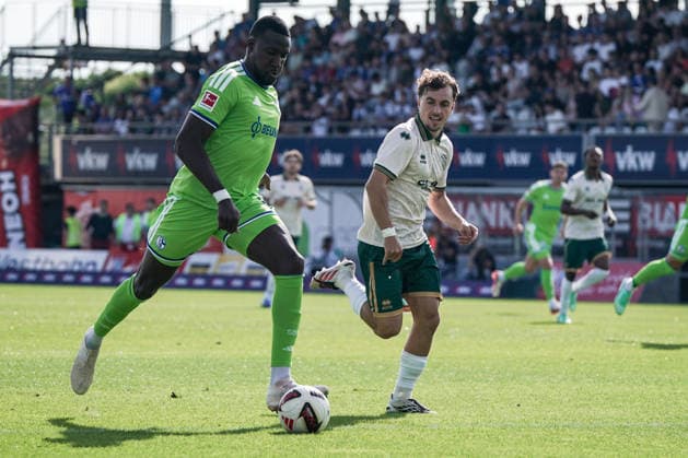 Fussball: Österreich: Testspiel 2025 2026 - 03.10.2026 - SC Austria Lustenau vs. FC Schalke 04 - SUN MINIMEAL Arena (Lustenau, Österreich); Bryan Lasme (Schalke 04) Copyright: xLUKAxKOLANOVICx