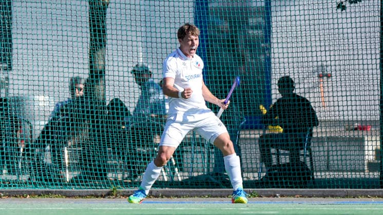 Torschütze Tobias Martins (MHC, 10),, Spieler vom Mannheimer HC (MHC), jubelt über das Tor zum 2:0, Jubel, jubeln, Torjubel, Torerfolg, celebrate the goal, goal, celebration, jubelt ueber das Tor, Freuen, Freude, freut sich, optimistisch, positiv, Spielszene, Highlight, Freisteller, Ganzkörper, Einzelbild, Einzelfoto, Aktion, Action, 03.10.2026, Mannheim (Deutschland), Hockey, 1. Bundesliga, Herren, Mannheimer HC - Berliner HC