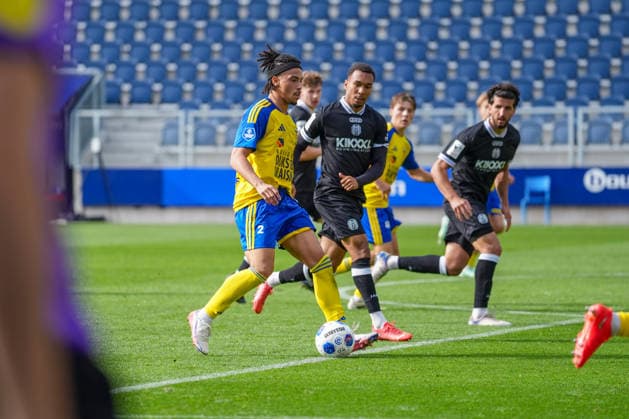 Niederlande: Fussball, Internationales Freundschaftsspiel, Länderspielpause, 3. Liga, Eredivisie, Saison 2026-2027, Kooi Stadion - Leeuwarden (Niederlande), Samstag, 03.10.2026, SC Cambuur Leeuwarden vs SV Meppen: David Bouah (SC Cambuur Leeuwarden, 2) und Oliver Schmitt (SV Meppen, 7) Copyright: xMichelxWittex