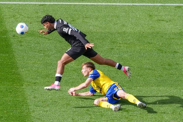 Niederlande: Fussball, Internationales Freundschaftsspiel, Länderspielpause, 3. Liga, Eredivisie, Saison 2026-2027, Kooi Stadion - Leeuwarden (Niederlande), Samstag, 03.10.2026, SC Cambuur Leeuwarden vs SV Meppen: Kasra Ghawilu (SV Meppen, 10) klärt den Ball Copyright: xMichelxWittex