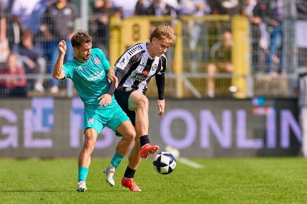 Zweikampf Christoph Ehlich (FSV Frankfurt, 03), Tom Barth (VfR Aalen, 20) GER, VfR Aalen vs. FSV Frankfurt, Fussball, Regionalliga Suedwest - Herren, 10. Spieltag, Spielzeit 2026 2027, 03.10.2026 GER, VfR Aalen vs. FSV Frankfurt, Fussball, Regionalliga Suedwest - Herren, 10. Spieltag, Spielzeit 2026 2027, 03.10.2026 Aalen Copyright: xEibner-Pressefoto GeraldxOelze-dexStoppanyx EP_ODS