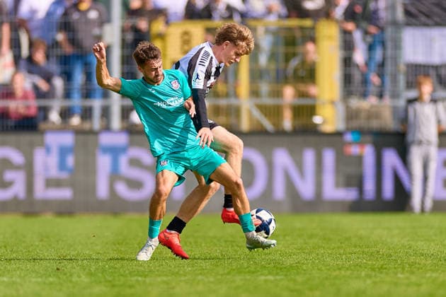 Zweikampf Christoph Ehlich (FSV Frankfurt, 03), Tom Barth (VfR Aalen, 20) GER, VfR Aalen vs. FSV Frankfurt, Fussball, Regionalliga Suedwest - Herren, 10. Spieltag, Spielzeit 2026 2027, 03.10.2026 GER, VfR Aalen vs. FSV Frankfurt, Fussball, Regionalliga Suedwest - Herren, 10. Spieltag, Spielzeit 2026 2027, 03.10.2026 Aalen Copyright: xEibner-Pressefoto GeraldxOelze-dexStoppanyx EP_ODS