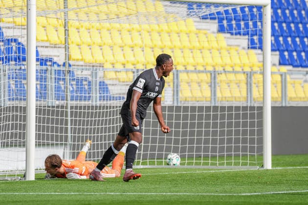 Niederlande: Fussball, Internationales Freundschaftsspiel, Länderspielpause, 3. Liga, Eredivisie, Saison 2026-2027, Kooi Stadion - Leeuwarden (Niederlande), Samstag, 03.10.2026, SC Cambuur Leeuwarden vs SV Meppen: Jubel über das 2:1 für den SV Meppen. Nikell Touglo (SV Meppen, 20) Copyright: xMichelxWittex